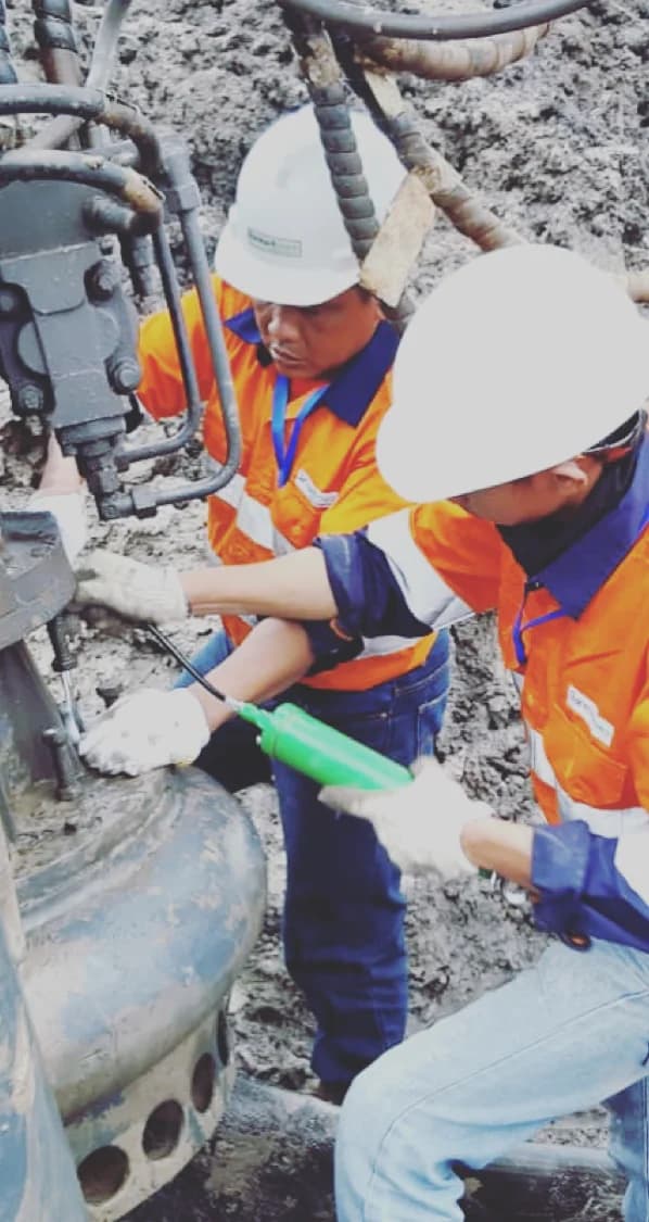 PT Samudera Biru Nusantara bekerja menggunakan submersible pump