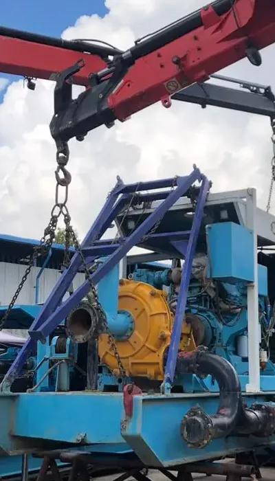 pengangkatan booster pump atau slurry pump di workshop PT Samudera Biru Nusantara