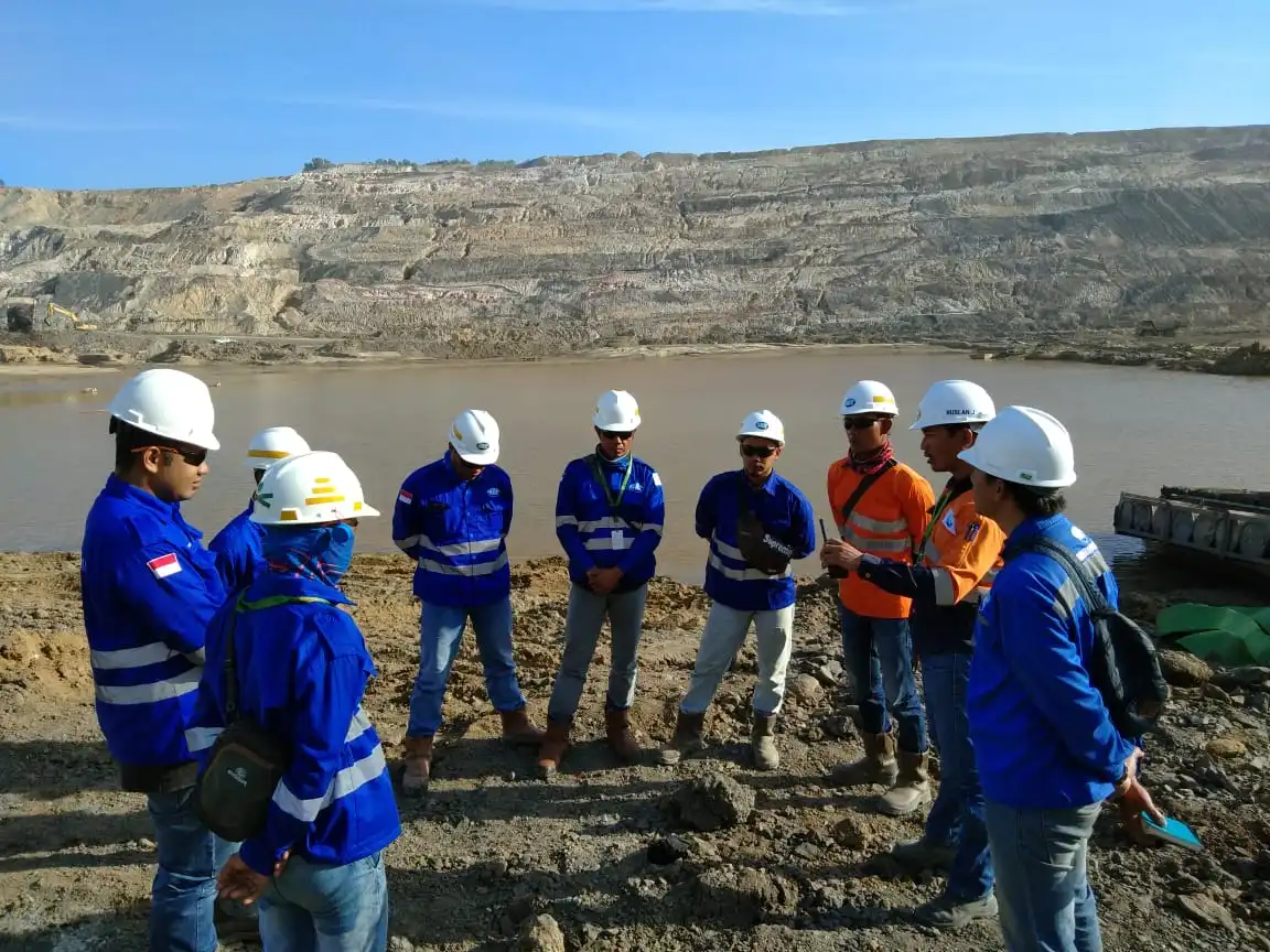 team meeting di tambang oleh PT Samudera Biru Nusantara